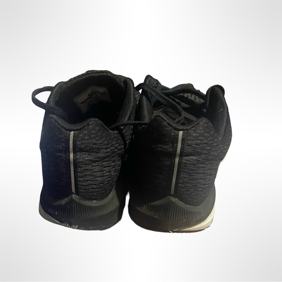 Nike Zoom Winflo 5 Women’s Size 6 US Running Sneakers Black And White AA7406-006 - Picture 5 of 5